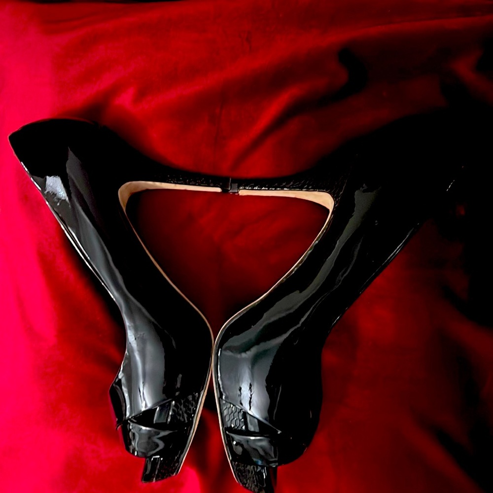 WHBM Black Patent 3 in Shoes Size 6